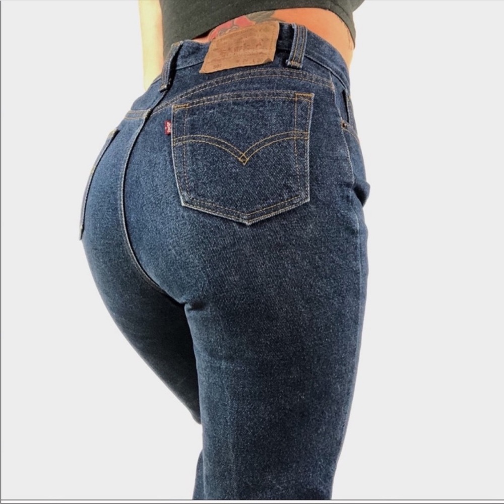 VINTAGE Levi 501 high waisted jeans